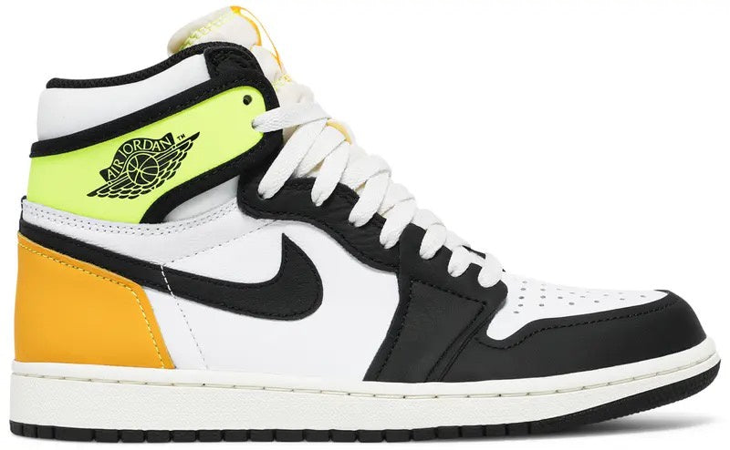 AIR JORDAN RETRO HIGH OG WHITE/BLACK-VOLT SIZE 10.5