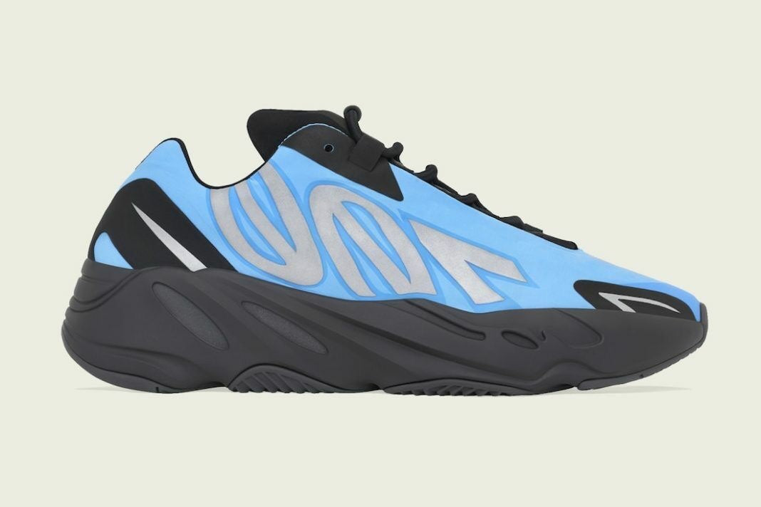 YEEZY 700 MNVN SIZE 9.5 MENS