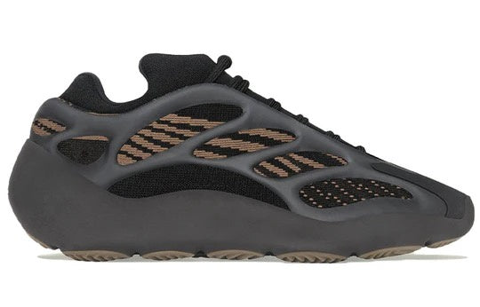 YEEZY 700 V3 CLABRO SIZE 10.5 MENS